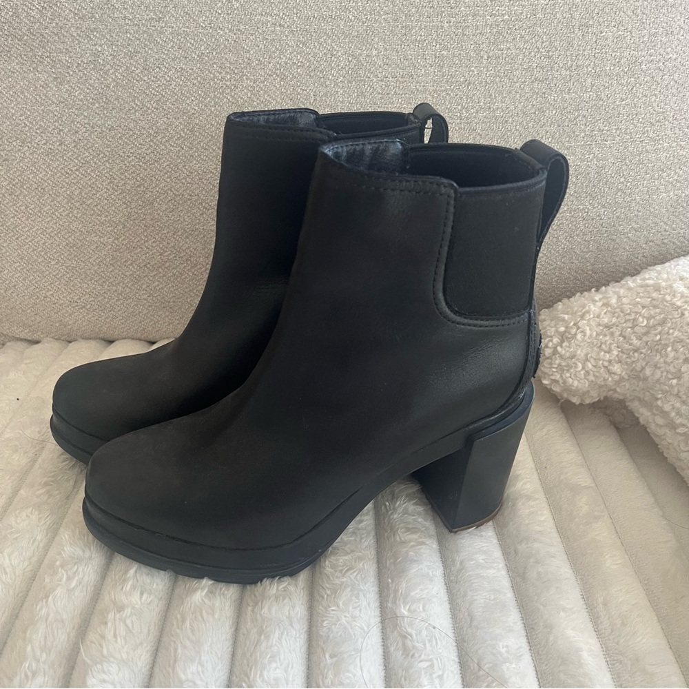 Women’s Sz 5 Sorel Waterproof Black Ankle Boots
